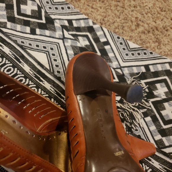 BCBG heels - Picture 5 of 5